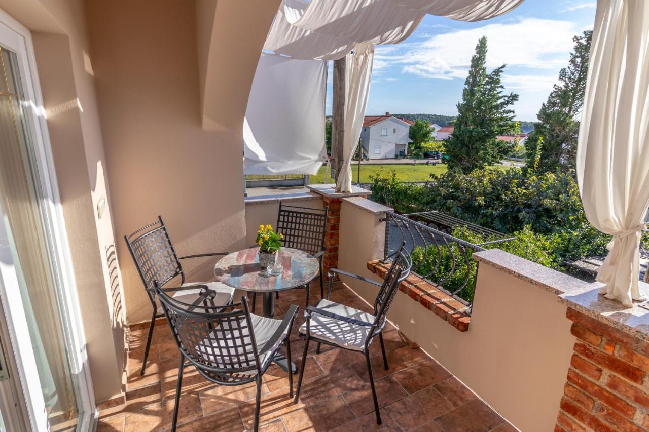 Apartments Vintage Banjol Екстер'єр фото